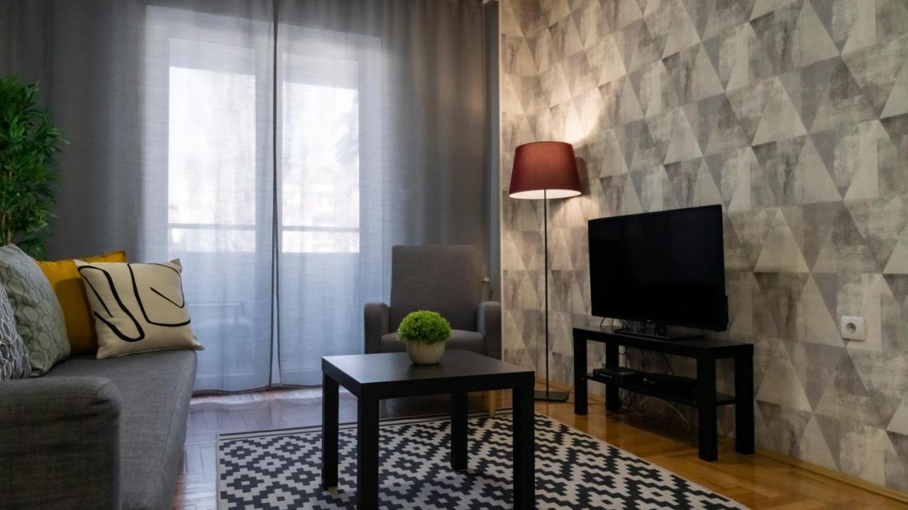 Central Fenix Apartment - Free Private Parking-Fast Wi-Fi Νόβι Σαντ Εξωτερικό φωτογραφία