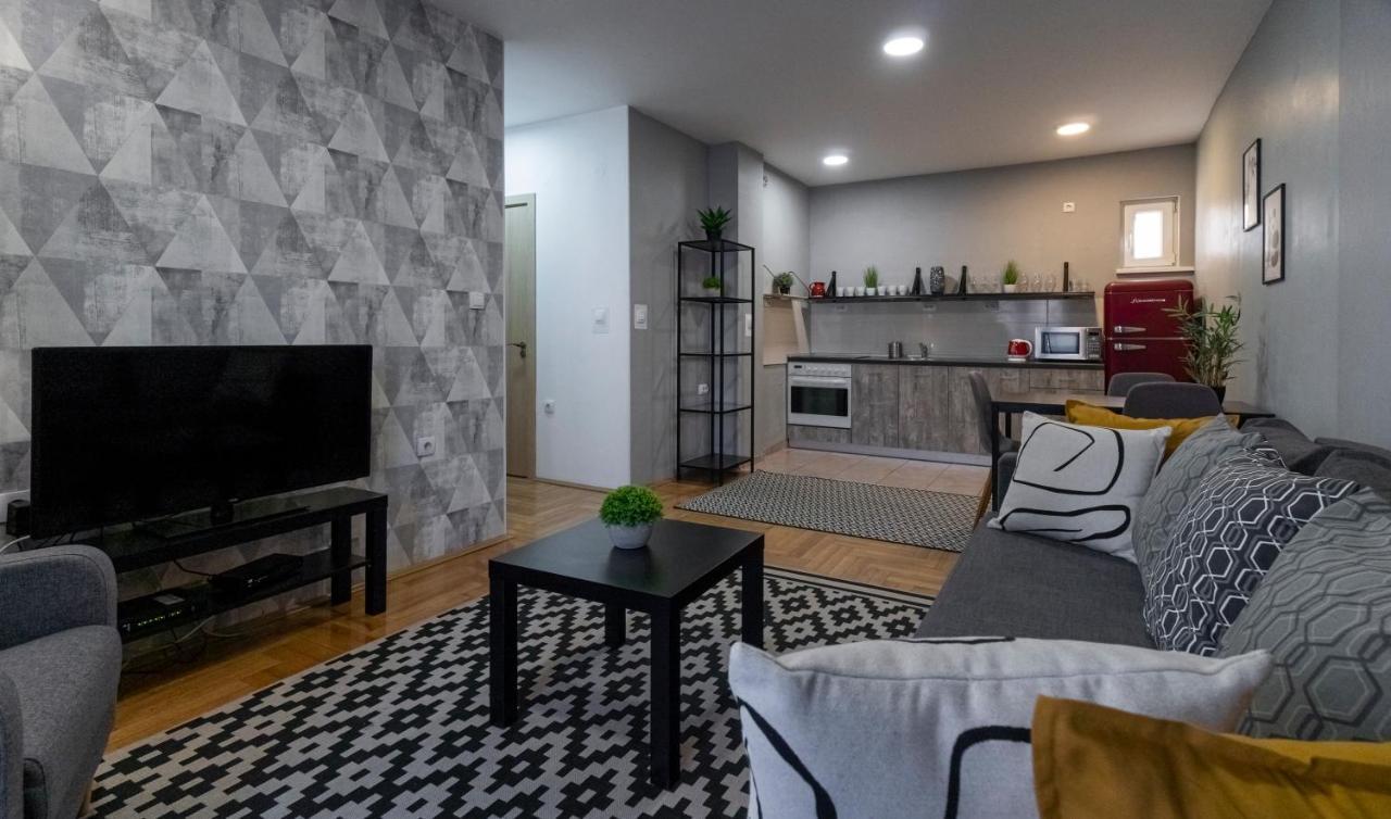 Central Fenix Apartment - Free Private Parking-Fast Wi-Fi Νόβι Σαντ Εξωτερικό φωτογραφία
